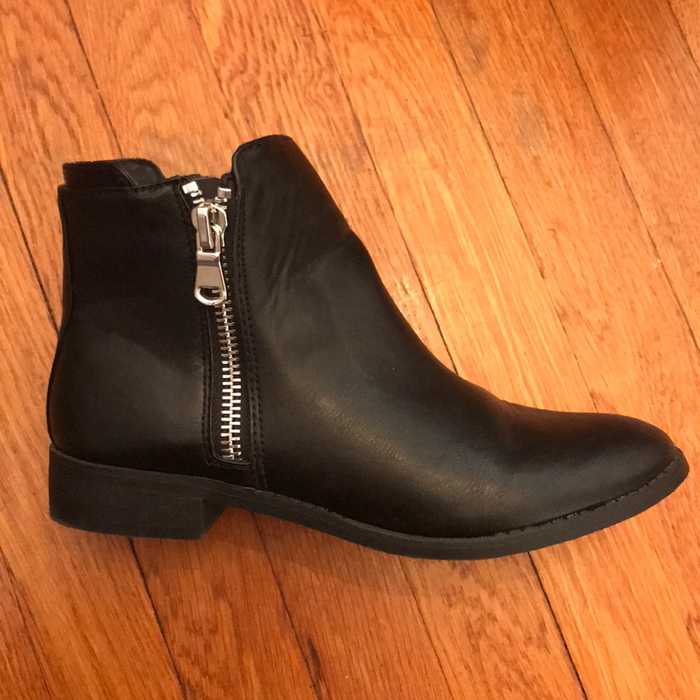 American eagle black booties